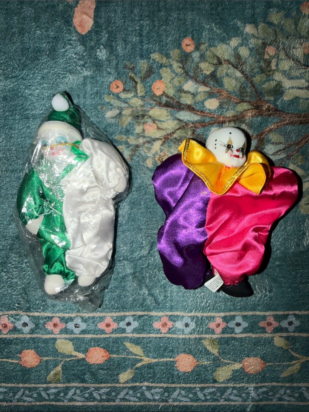 Vibr porcelain clowns